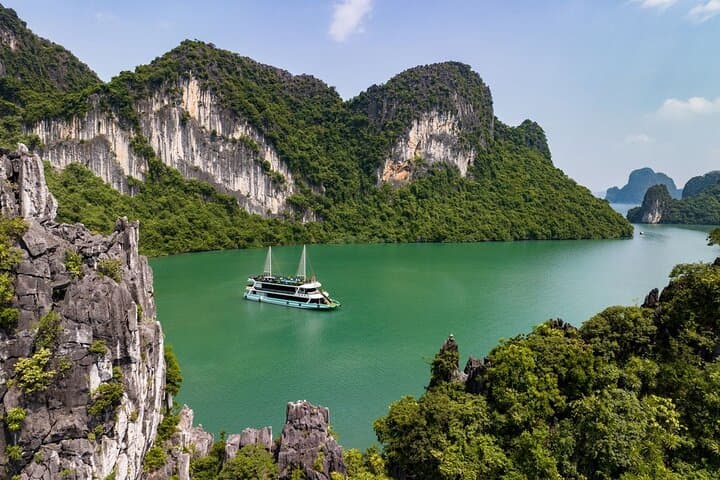 Halong Bay Route 2 Day Cruise: Titop, Sung Sot Cave & Sunset Buffet