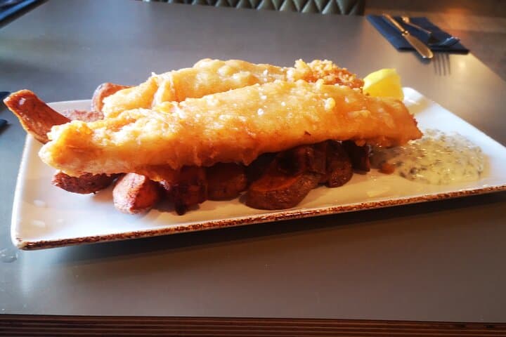Edinburgh food and whisky walking tour: cheese, sweets & local spirits photo 3