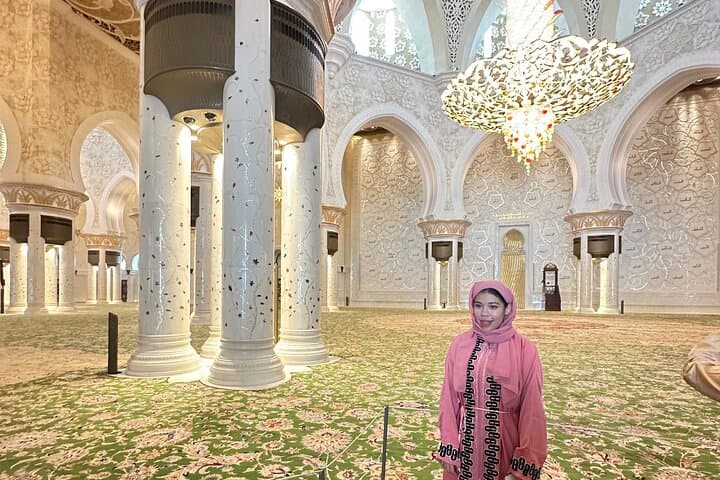 Abu Dhabi Private City Tour: Sheikh Zayed Mosque, Corniche & Yas Island Photo Stops photo 2