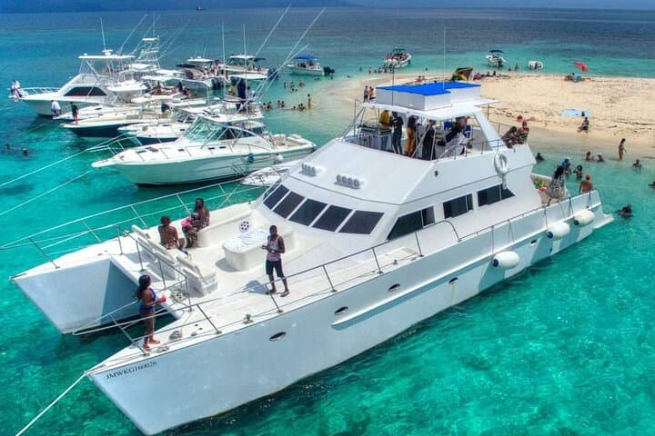 Kingston Harbour Evening Cruise and Maiden Cay Beach Day Trip