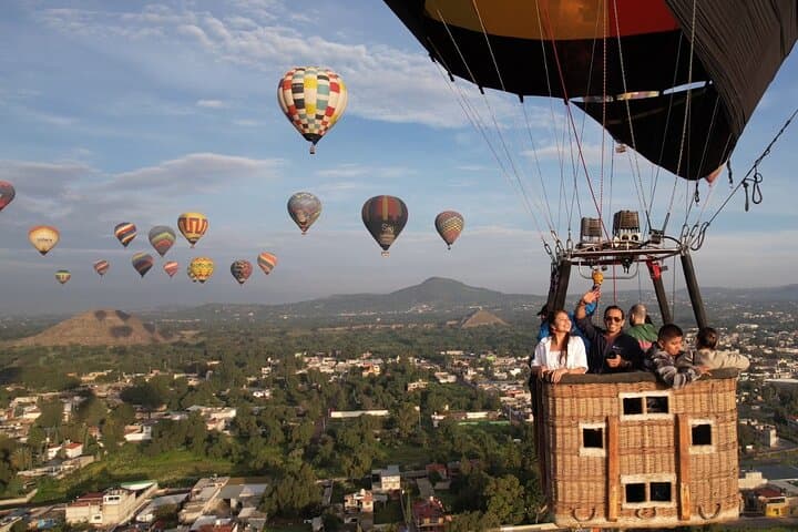 Dawn Balloons Over Teotihuacan: Sunrise Flight with Breakfast & Transport photo 3