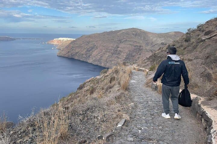 Santorini Caldera Hike: Private Guided Fira to Oia Trek