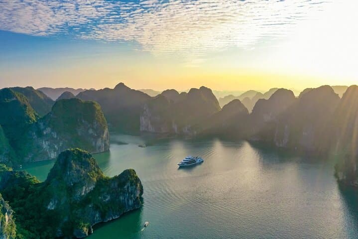 Ha Long Bay Luxury Day Cruise from Hanoi — Sea Octopus 5-Star Experience photo 5