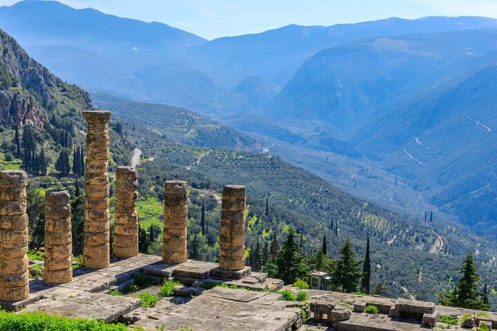 Private Luxury Tour to Delphi: Oracle, Arachova & Hosios Loukas in a Day photo 6