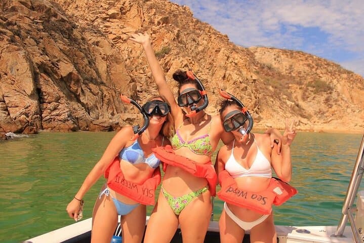 Private Cabo Yacht Cruise & Snorkeling at Land's End photo 5