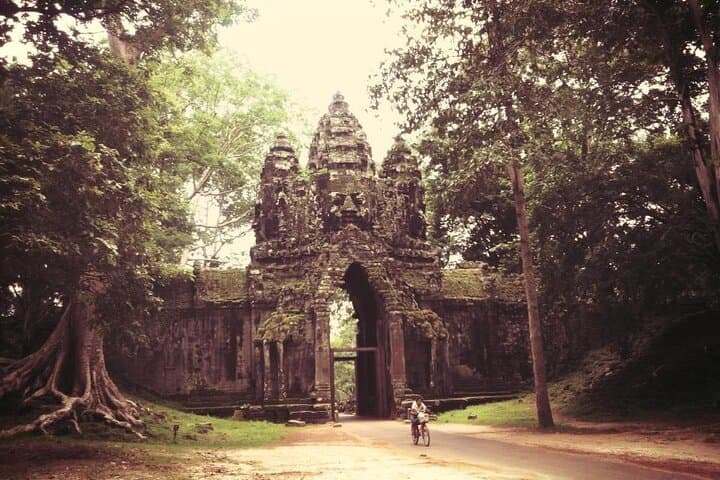 Full-Day Angkor Wat & Small-Circuit Temples — Banteay Srei, Ta Prohm & Angkor Thom photo 3