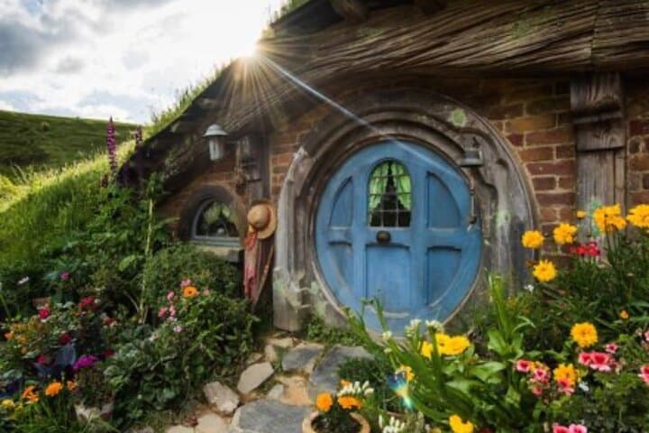 Hobbiton and Waitomo Caves — Full-Day Comfort Tour from Auckland