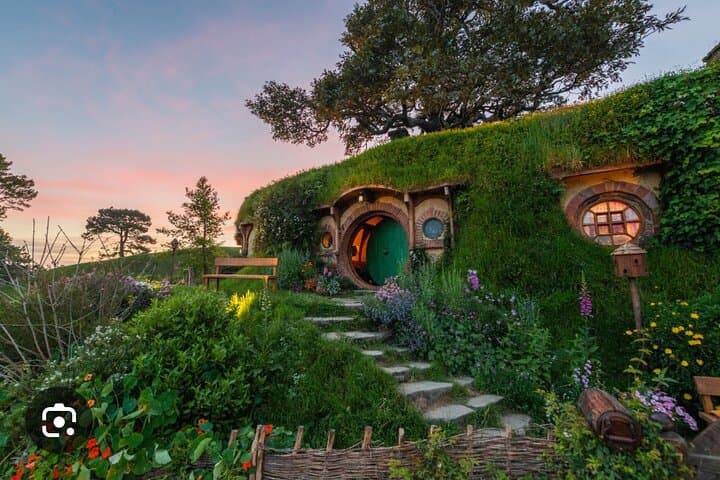 Hobbiton and Waitomo Caves — Full-Day Comfort Tour from Auckland photo 2