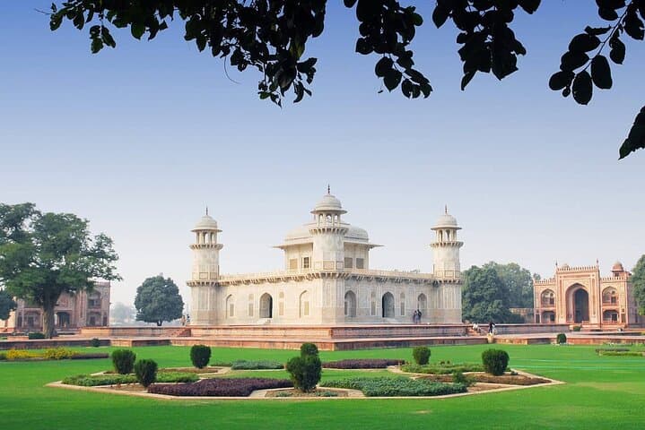 Taj Mahal by Gatimaan Express: Private Day Trip from Delhi photo 6