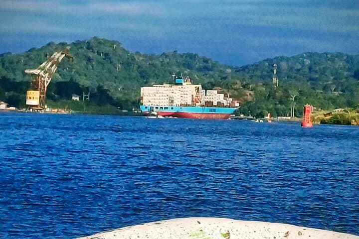 Panama City Half-Day: Casco Viejo Walking Tour and Miraflores Locks Experience