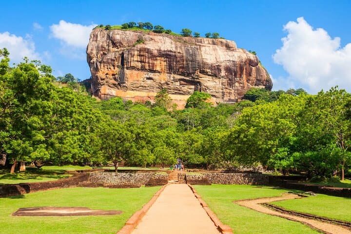 2-Day Sri Lanka Highlights: Sigiriya, Dambulla & Kandy Itinerary photo 2
