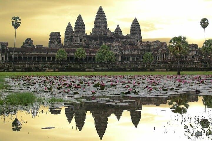 Full-Day Angkor Wat & Small-Circuit Temples — Banteay Srei, Ta Prohm & Angkor Thom
