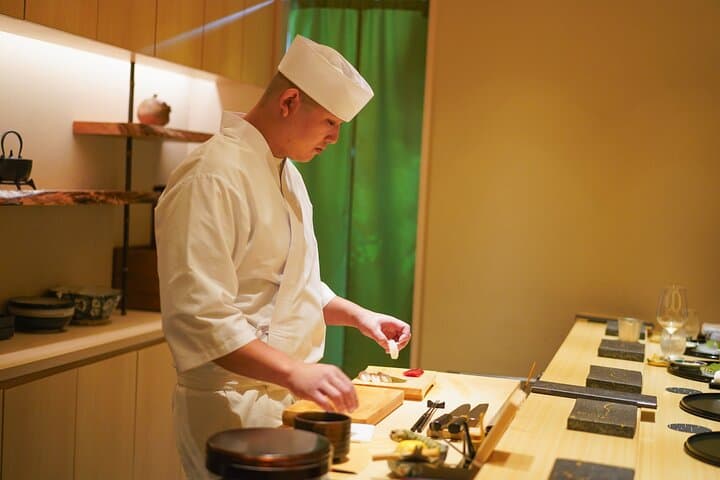 Ginza Omakase: Luxury Sushi & Tempura Foodie Tour photo 4