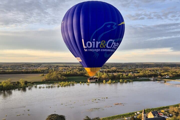 Loire Valley Hot Air Balloon Flight: Chenonceau, Chambord & Amboise Sunrise Ride photo 2