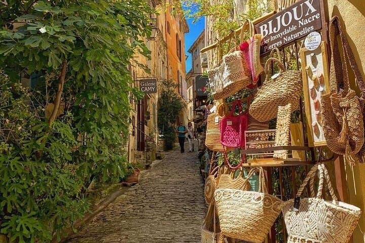 Private Luberon Day Tour: Gordes, Roussillon, Sénanque & Bonnieux photo 2