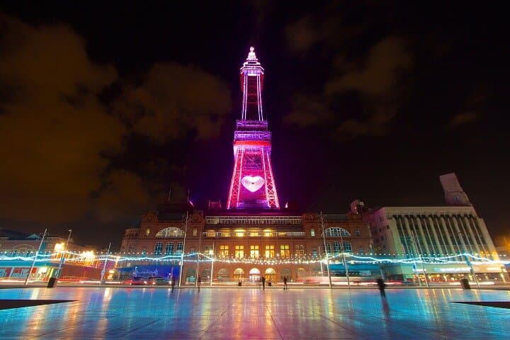 Blackpool Illuminations Self-Guided Walking Tour with App — Promenade Lights & Pier Highlights
