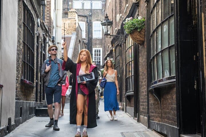 Harry Potter Walking Tour and London Dungeons Experience in London photo 3