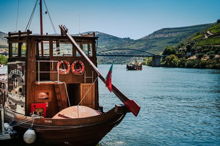 Douro Rabelo Boat Cruise, Quinta Wine Tasting & Lunch in Pinhão