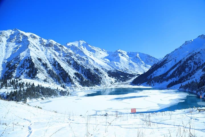 Big Almaty Lake Private Hiking Tour — Alma-Arasan & Ayusai Gorges photo 1