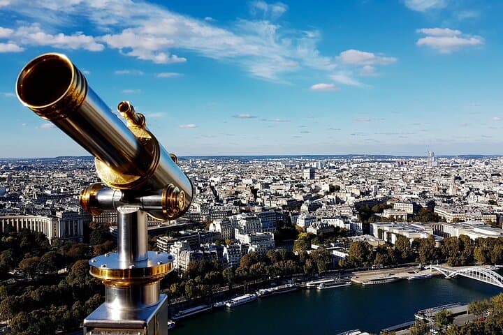 Full-Day Paris Highlights: Eiffel Tower, Louvre, Montmartre & Arc de Triomphe Private Tour photo 3