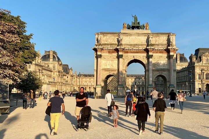Full-Day Paris Highlights: Eiffel Tower, Louvre, Montmartre & Arc de Triomphe Private Tour photo 4