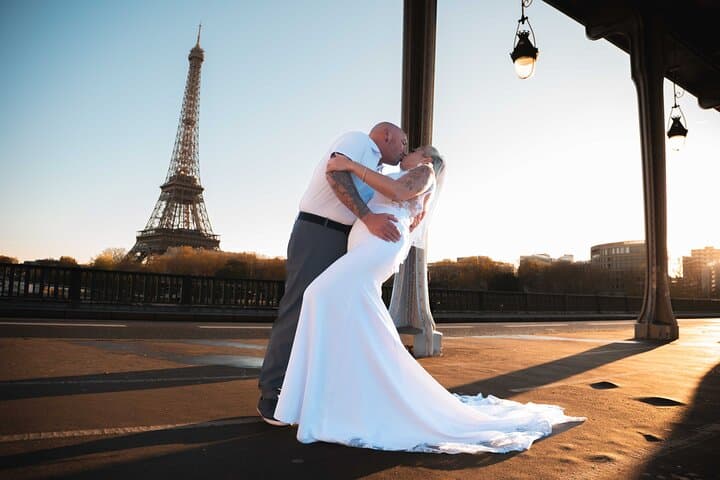 Private Photoshoot Near the Eiffel Tower: Street Session in Paris photo 6
