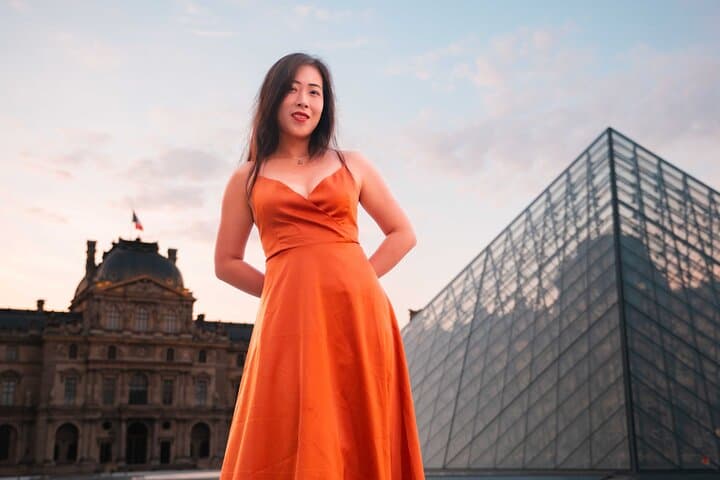 Private Photoshoot Near the Eiffel Tower: Street Session in Paris photo 4