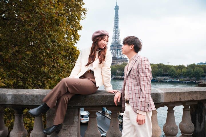 Private Photoshoot Near the Eiffel Tower: Street Session in Paris photo 5