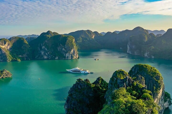 Halong Bay Day Cruise: Sea Octopus 5-Star Seafood Experience photo 3
