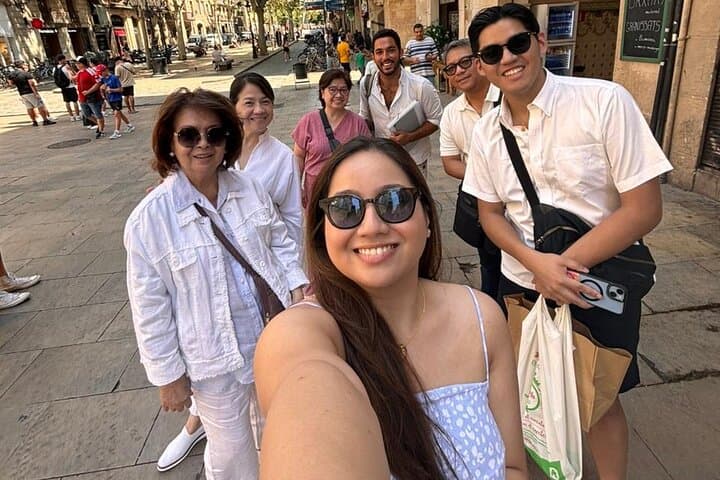 Ride and Frame Barcelona: Private Photo E-Bike Tour of Modernism and the Mediterranean photo 3