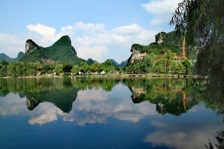 Guilin Li River Cruise & Yangshuo Cycling: 2-Day Private Classic Tour photo 1