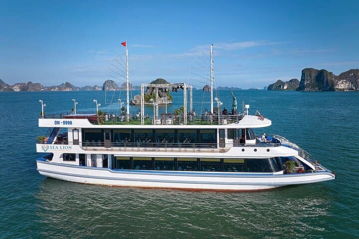 Sea Lion 5-Star Halong Bay Cruise: Buffet Lunch, Jacuzzi & Sunset Views