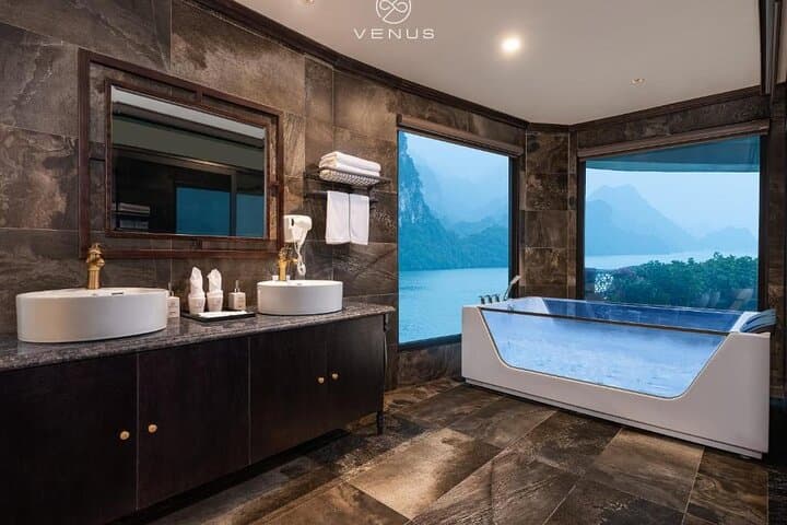 Lan Ha Bay 2-Day Luxury Cruise on Venus — Ha Long Overnight Escape photo 6