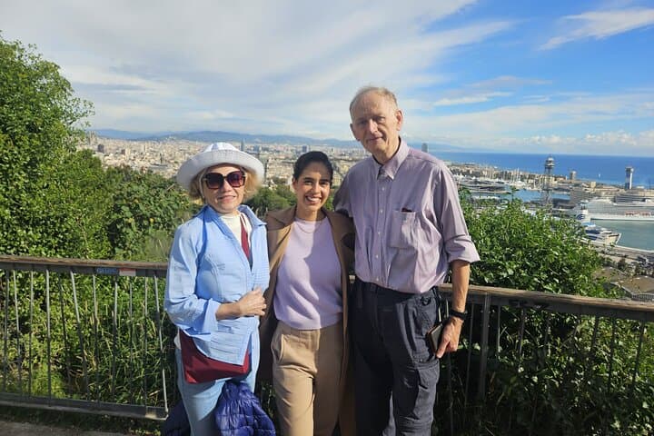 Barcelona Old Town & Montjuïc Sky Views: Private Cable Car & Castle Tour