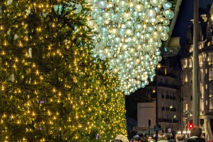 Paris Christmas Lights by Vintage Citroën: Evening Illumination Tour photo 4