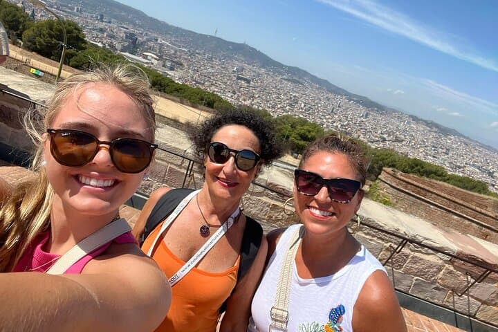 Barcelona Old Town & Montjuïc Sky Views: Private Cable Car & Castle Tour photo 3