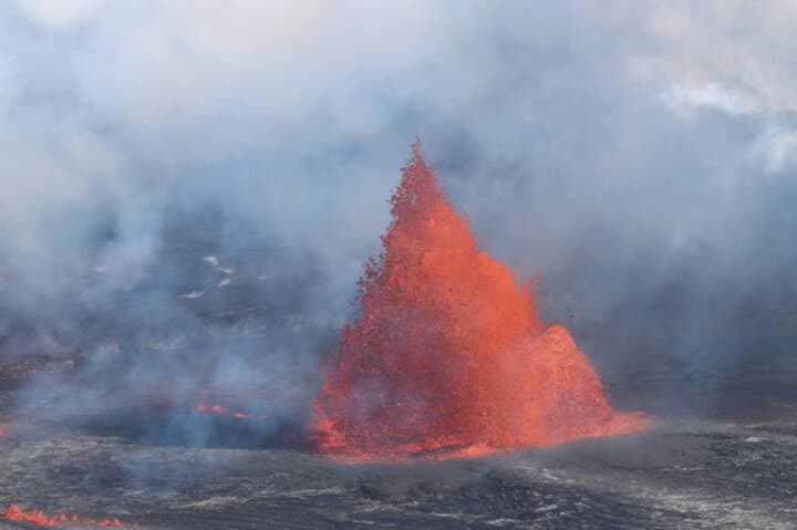 Private Hawaii Volcanoes Waterfalls Beaches Hilo Highlights Tour photo 6