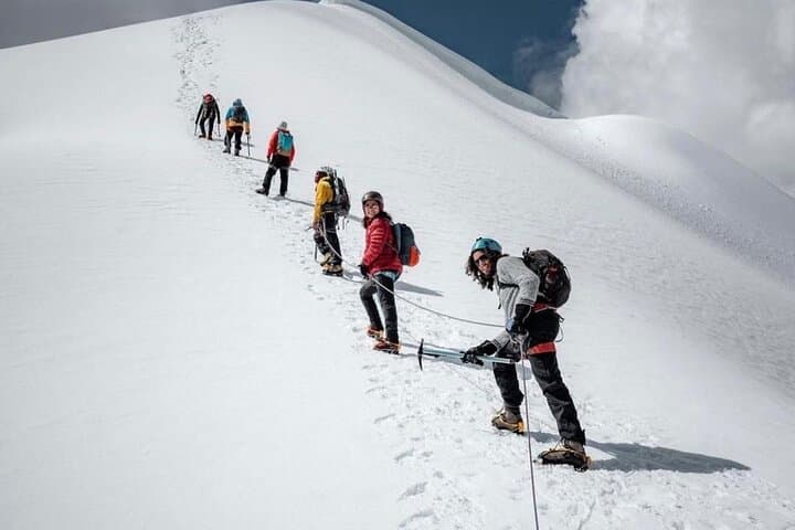 Nevado Mateo Full-Day Summit: Cordillera Blanca 5150m Guide photo 2