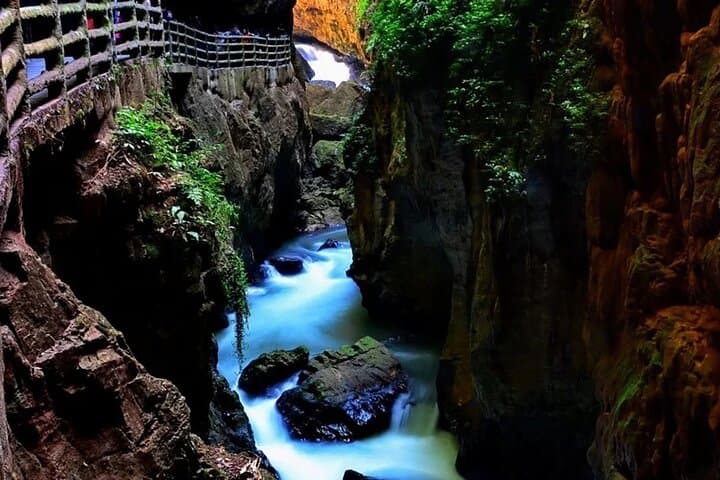 Jiuxiang Cave & Karst River Private Day Tour from Kunming