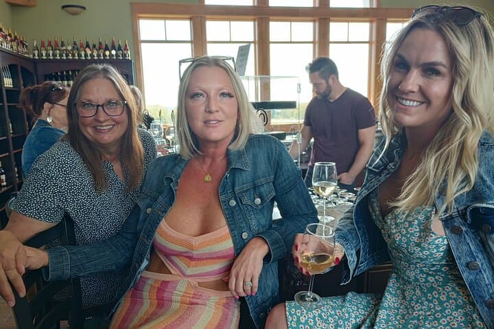 Traverse City Sunset Wine Tour — Old Mission Peninsula 3‑Winery Experience photo 3