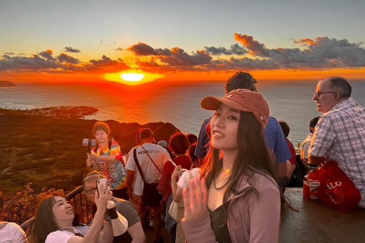 Diamond Head Summit Hike from Waikiki with Roundtrip Transport
