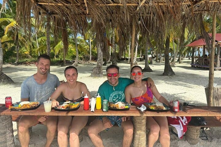 Private San Blas Islands Day Trip — Guna Culture, Beaches & Natural Pool photo 2