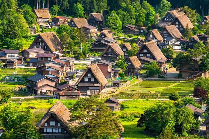 Kanazawa to Takayama Bus with 90-Minute Shirakawago Stop — Self-Guided Visit photo 5