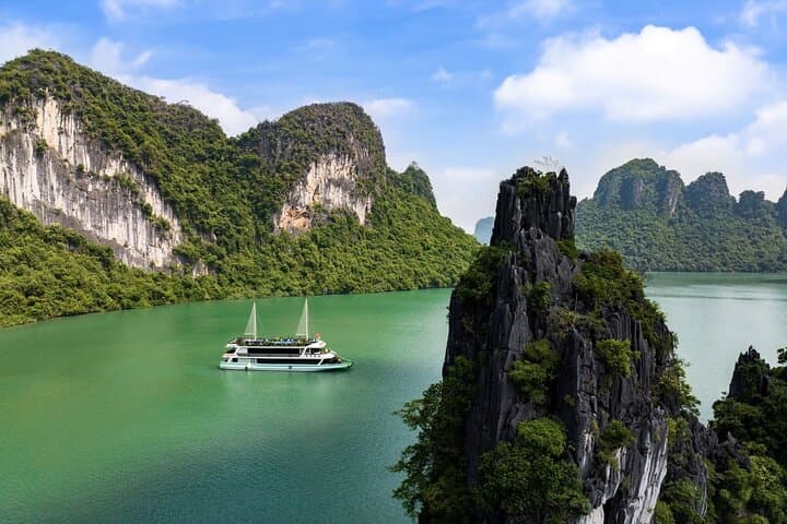 Ha Long Bay Luxury Day Cruise: Sunlight Grand One-Day Explorer photo 2