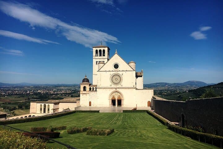 Pilgrim Path Self-Guided Walk in Assisi: Saint Francis' Route & Basilica photo 3