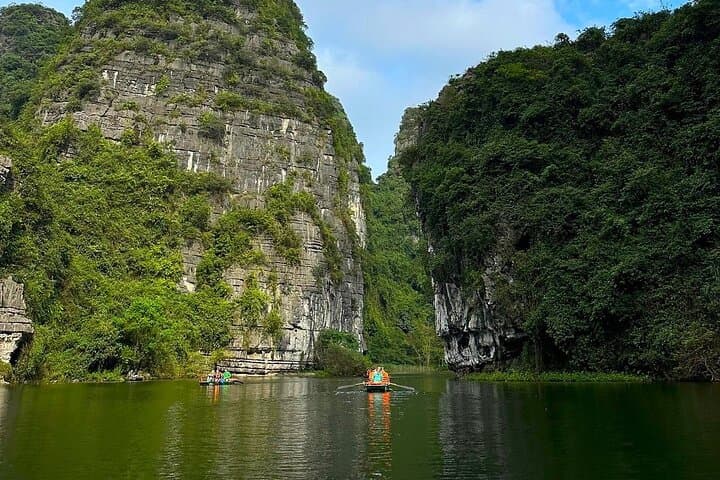Hanoi to Trang An: Private Day Tour to Mua Cave, Bich Dong & Sampan Boat Ride photo 2
