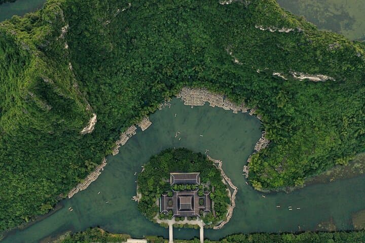 Hanoi to Trang An: Private Day Tour to Mua Cave, Bich Dong & Sampan Boat Ride