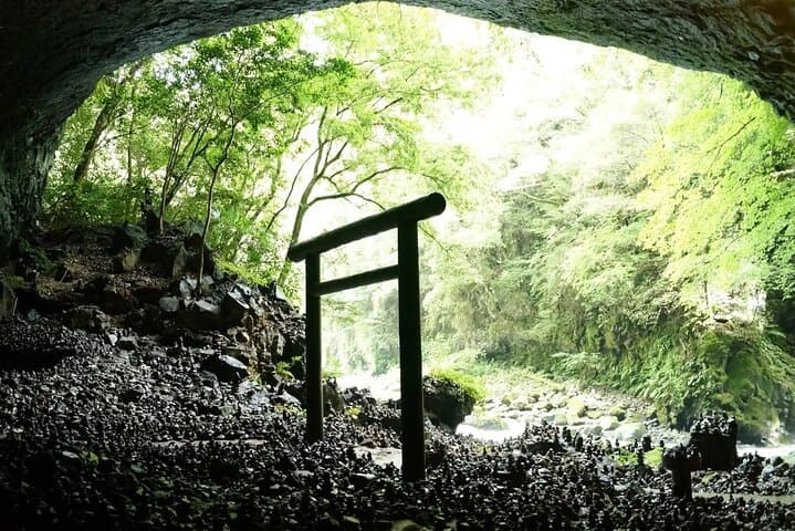 Takachiho Gorge & Shirakawa Suigen Day Tour from Fukuoka — Takachiho, Ama-no-Iwato & Local Lunch photo 3