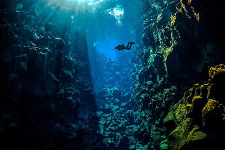 Dive Silfra Fissure: Dry-Suit Scuba Tour from Thingvellir (4-Hour Small-Group)