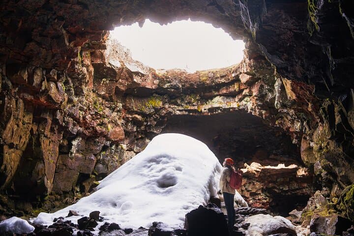 Silfra Fissure Snorkeling and Raufarhólshellir Lava Tunnel Combo — Snorkel Between Continents photo 6